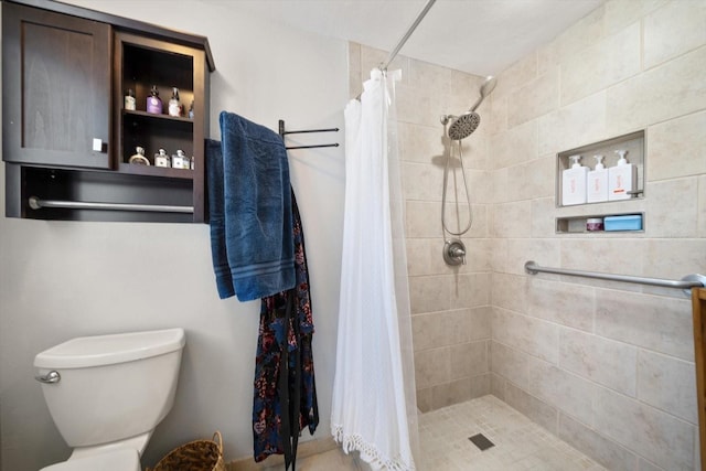 bathroom with curtained shower and toilet