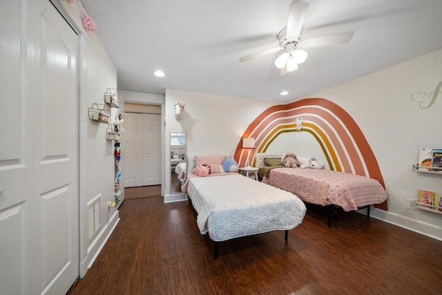 bedroom with ceiling fan, dark wood-type flooring, and a closet