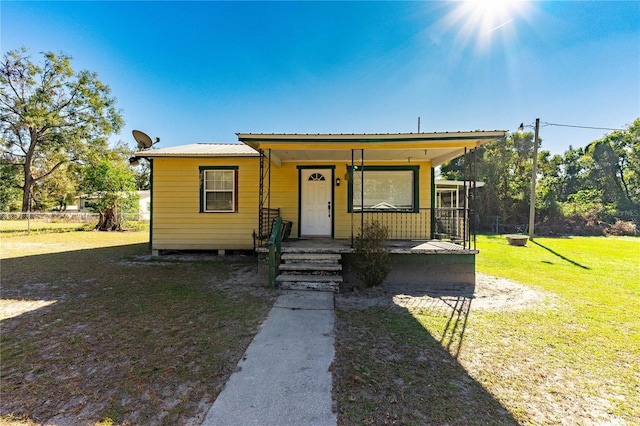 bungalow-style home featuring a front lawn and a porch