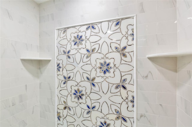 bathroom featuring a tile shower