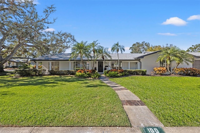 ranch-style home featuring a front lawn