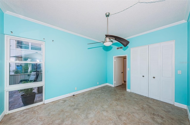 unfurnished bedroom with ceiling fan, a closet, a textured ceiling, and ornamental molding