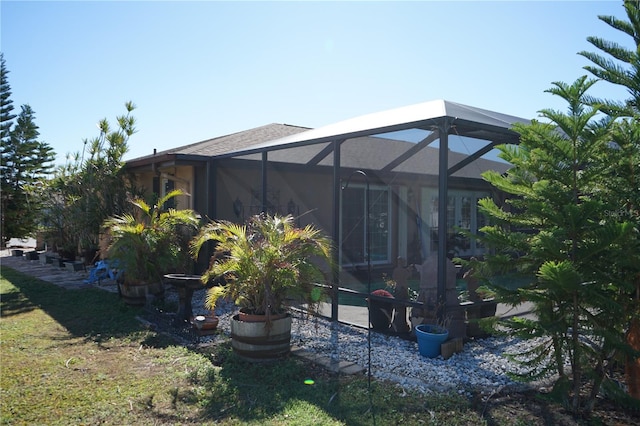 view of yard featuring a lanai