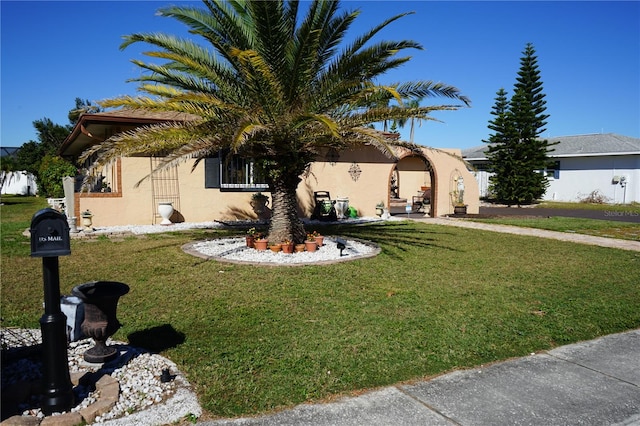 view of front facade with a front lawn