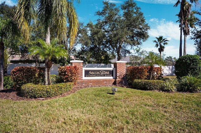 community sign featuring a yard