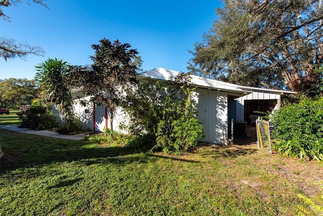 11008 Browning Rd, Lithia, FL 33547 - view of side of property featuring a lawn and central air condition unit