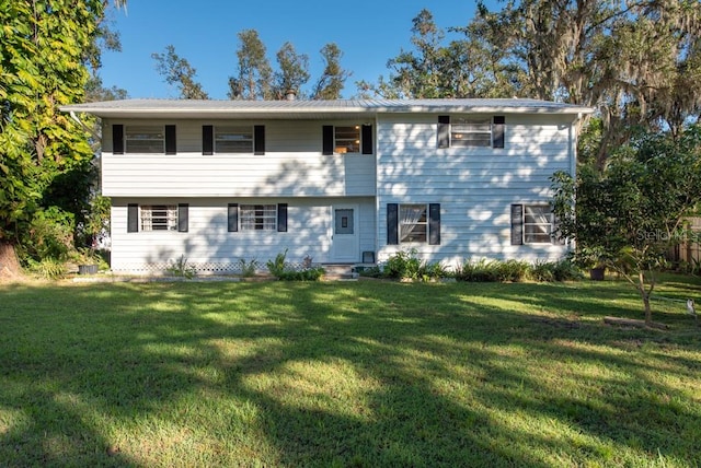 view of front of property with a front yard