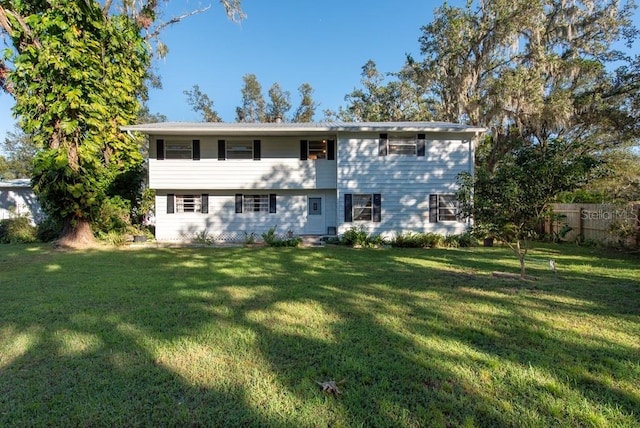 view of front of house featuring a front yard