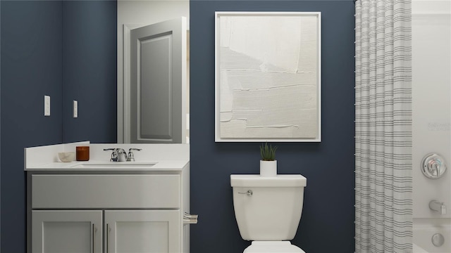 bathroom featuring a shower with curtain, vanity, and toilet