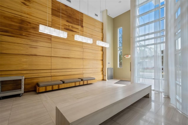 912 Channelside Dr Unit 2320, Tampa, FL 33602 - common area with a towering ceiling