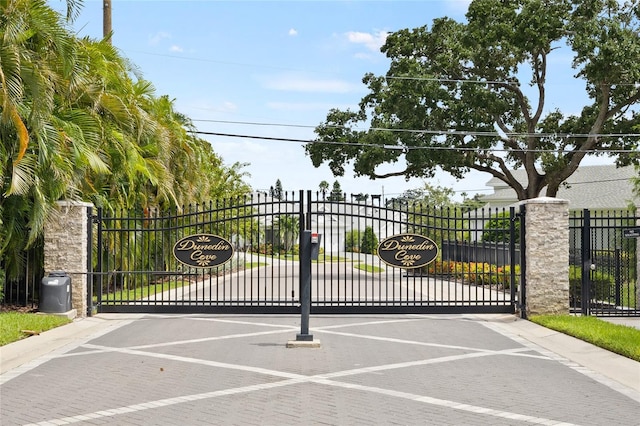 34 Concord Dr, Dunedin, FL 34698 - view of gate