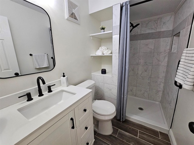 bathroom featuring a shower with curtain, vanity, and toilet