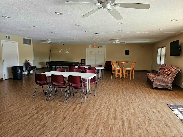 dining space featuring a textured ceiling, light hardwood / wood-style floors, and ceiling fan