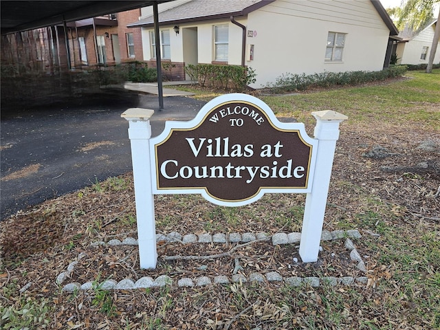 view of community / neighborhood sign