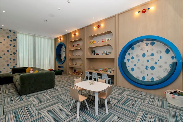 playroom featuring carpet flooring and built in shelves