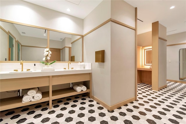 2912 W Santiago St Unit 404, Tampa, FL 33629 - bathroom with double vanity, recessed lighting, baseboards, and tile patterned flooring