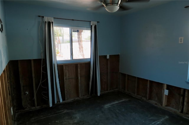 unfurnished room with ceiling fan