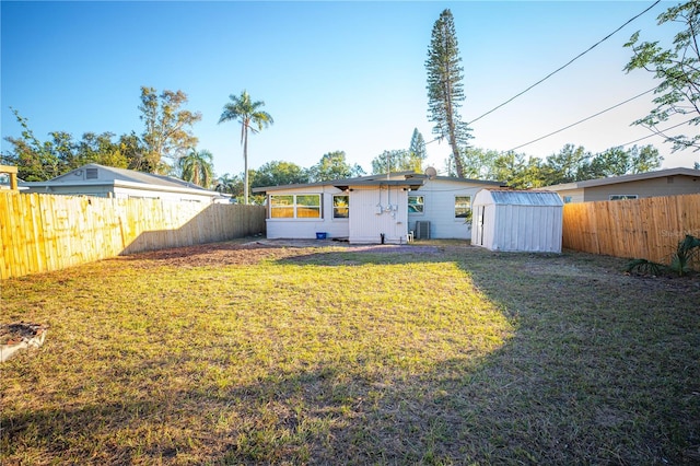 view of yard with a storage unit