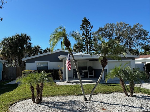 view of front facade featuring a front yard