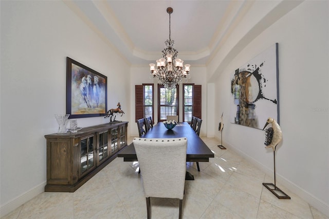 dining space with crown molding, light tile patterned floors, a raised ceiling, and a notable chandelier