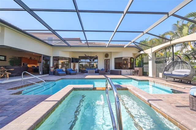 view of swimming pool featuring a lanai, ceiling fan, an outdoor living space, an in ground hot tub, and a patio