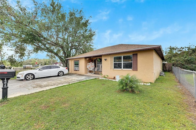 view of front of home featuring a front yard