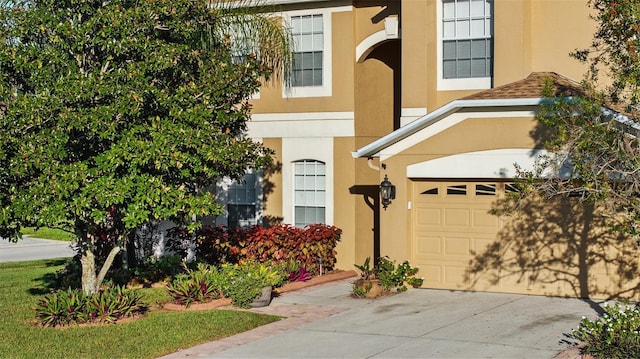 view of front facade featuring a garage