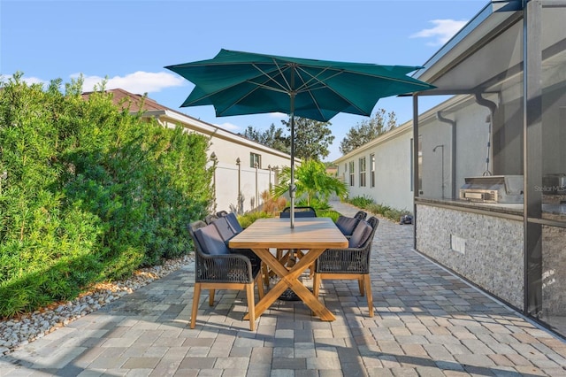 view of patio / terrace featuring an outdoor kitchen