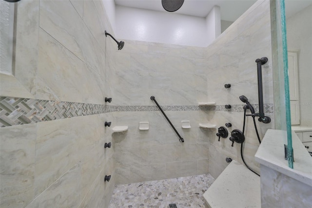 bathroom featuring tiled shower