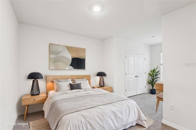 bedroom featuring carpet floors and a closet