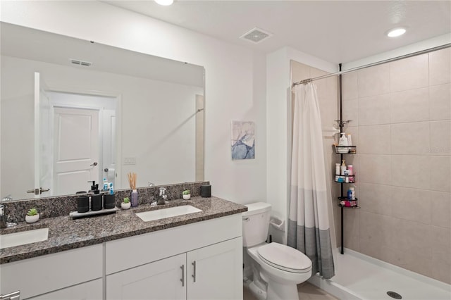 bathroom featuring a shower with curtain, vanity, and toilet