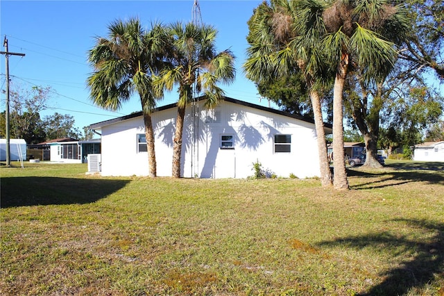 view of side of property featuring a yard