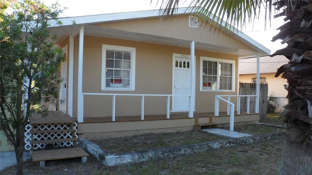 property entrance featuring a porch