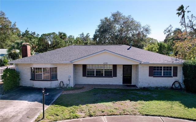 single story home featuring a front yard