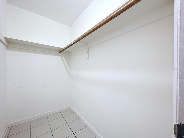 spacious closet featuring light tile patterned floors