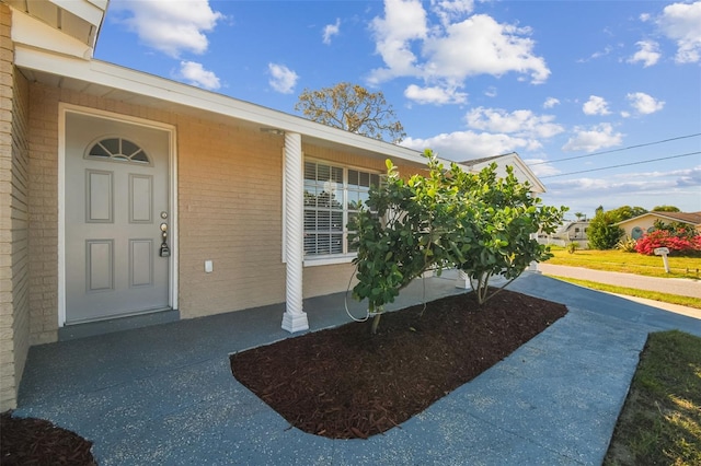 property entrance featuring covered porch