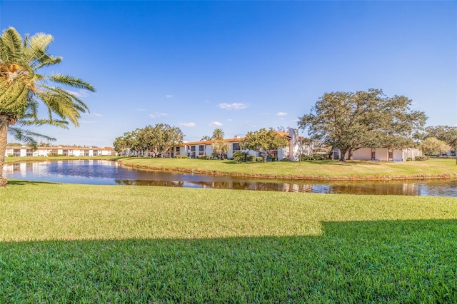 view of yard featuring a water view