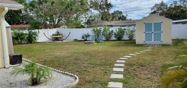 view of yard featuring a storage shed