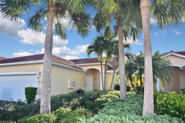 view of front of property featuring a garage