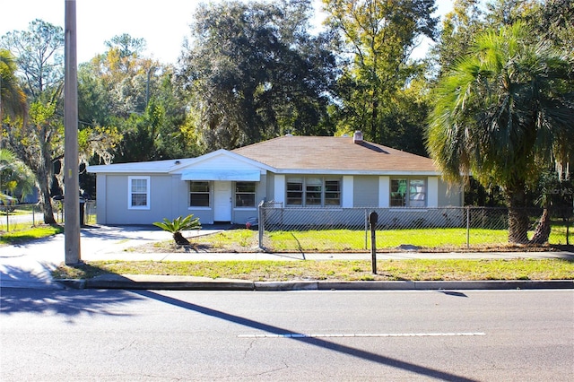 ranch-style home featuring a front yard