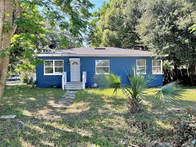 view of front of property with a front yard