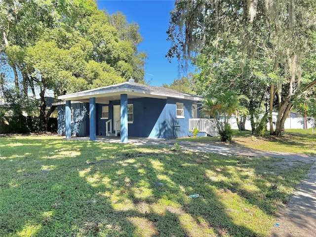 view of front of property with a front lawn