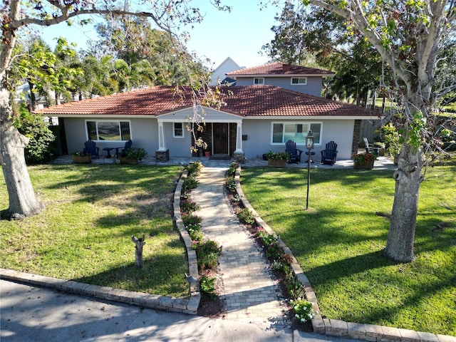 view of front of property with a front yard