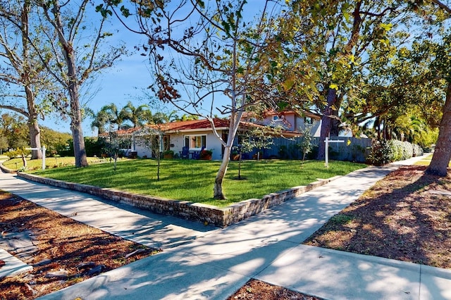 view of front facade with a front lawn