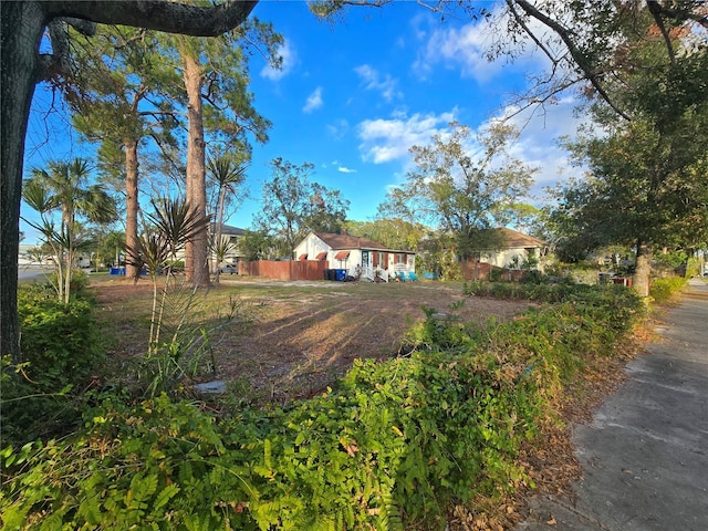 Listing photo 3 for 237 50th Ave N, Saint Petersburg FL 33703