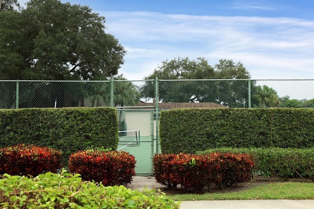 4542 Park Lake Ter N Unit 4542, Bradenton, FL 34209 - view of community with a tennis court and a gate