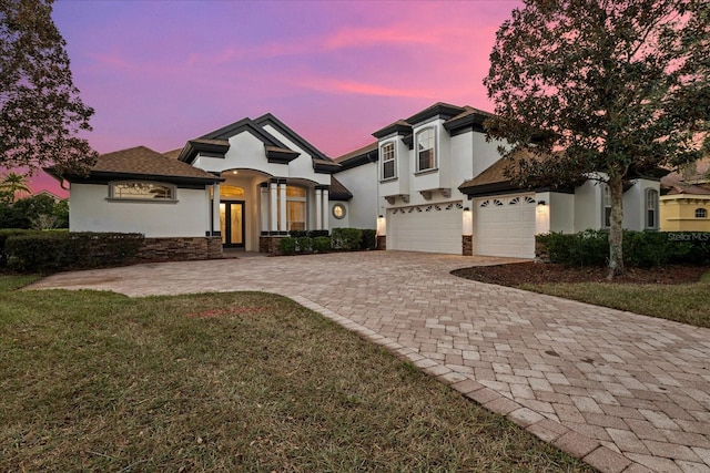 view of front facade featuring a yard and a garage