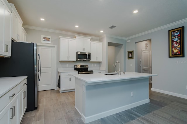 16819 Shell Bay Dr, Land O Lakes, FL 34638 - kitchen with a sink, stainless steel appliances, ornamental molding, light wood finished floors, and a kitchen island with sink