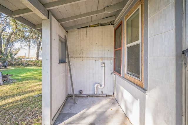 property entrance featuring a lawn