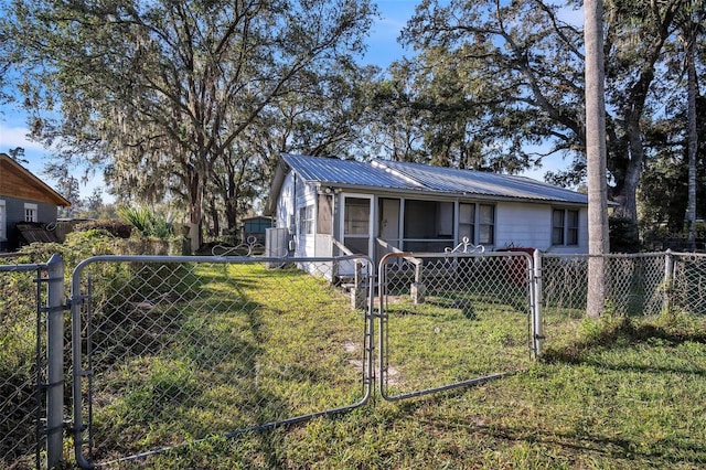 view of front of property with a front yard